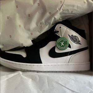 Air Jordan 1 mid diamond shorts.